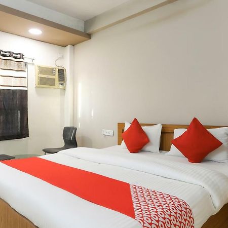 Oyo 43851 Hotel Virasat Māndu Exteriér fotografie
