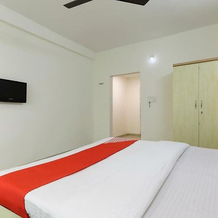 Oyo 43851 Hotel Virasat Māndu Exteriér fotografie