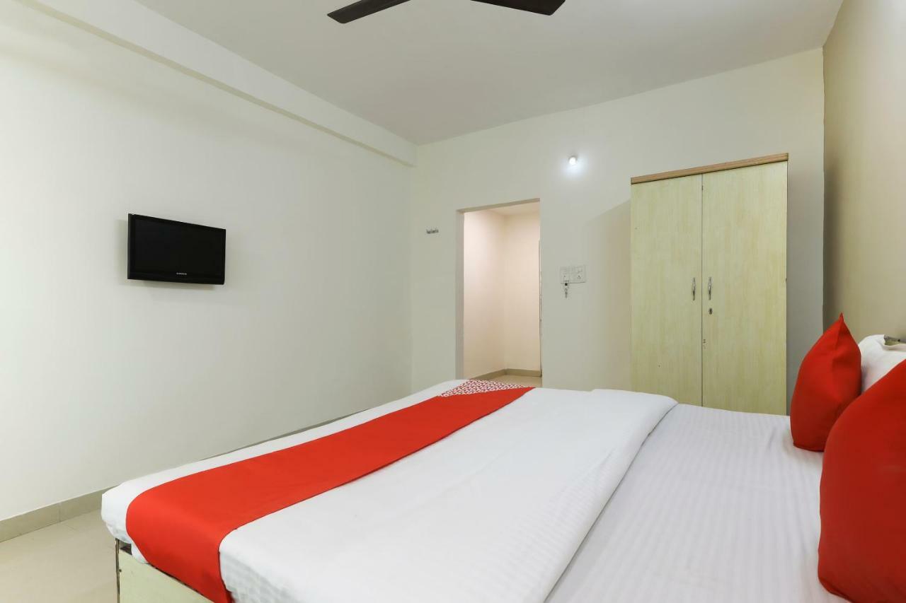 Oyo 43851 Hotel Virasat Māndu Exteriér fotografie