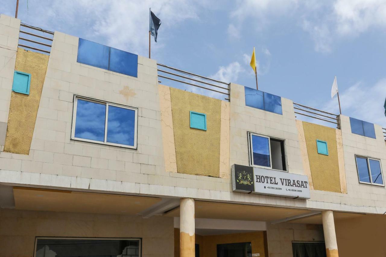 Oyo 43851 Hotel Virasat Māndu Exteriér fotografie
