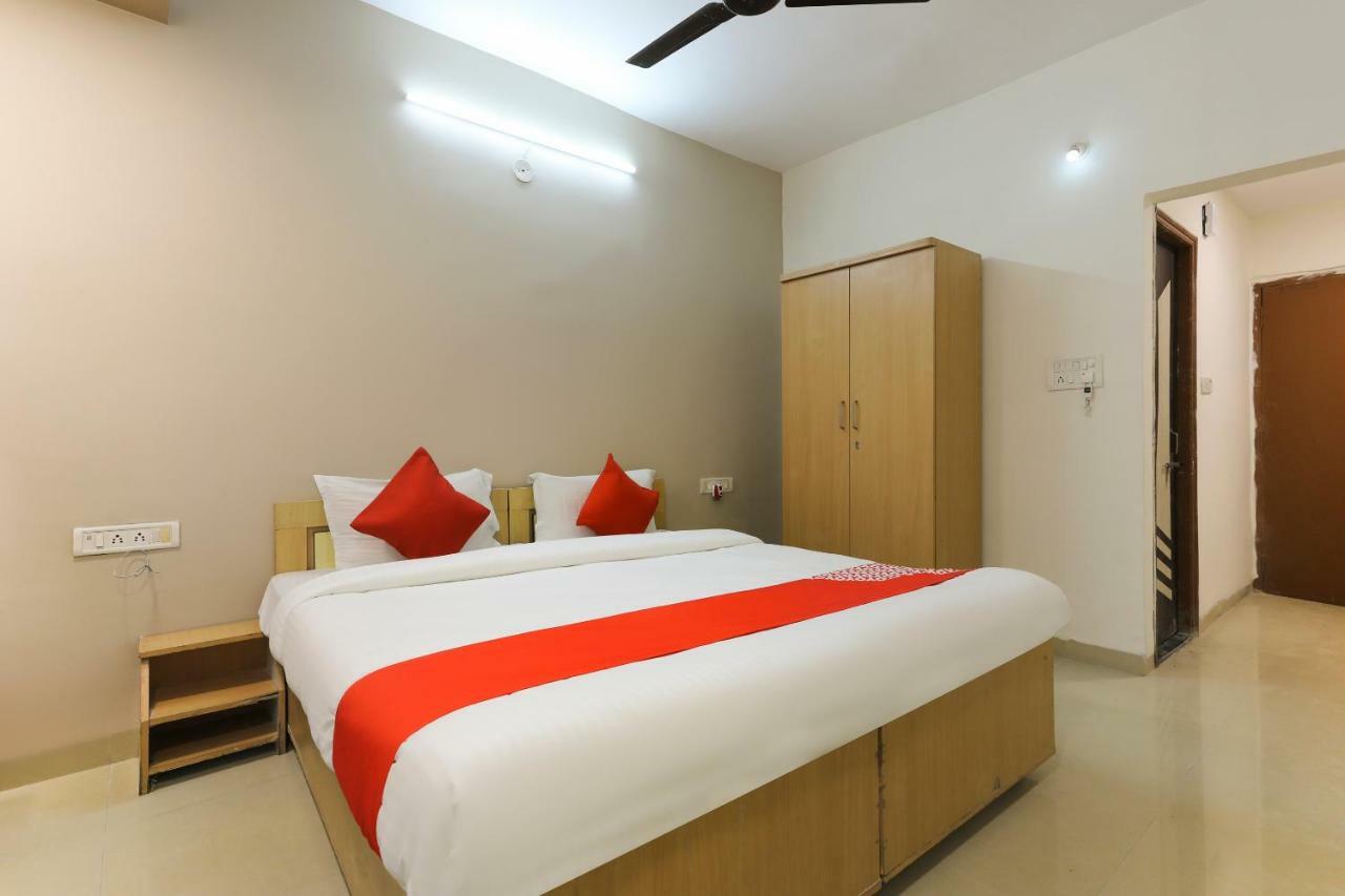 Oyo 43851 Hotel Virasat Māndu Exteriér fotografie