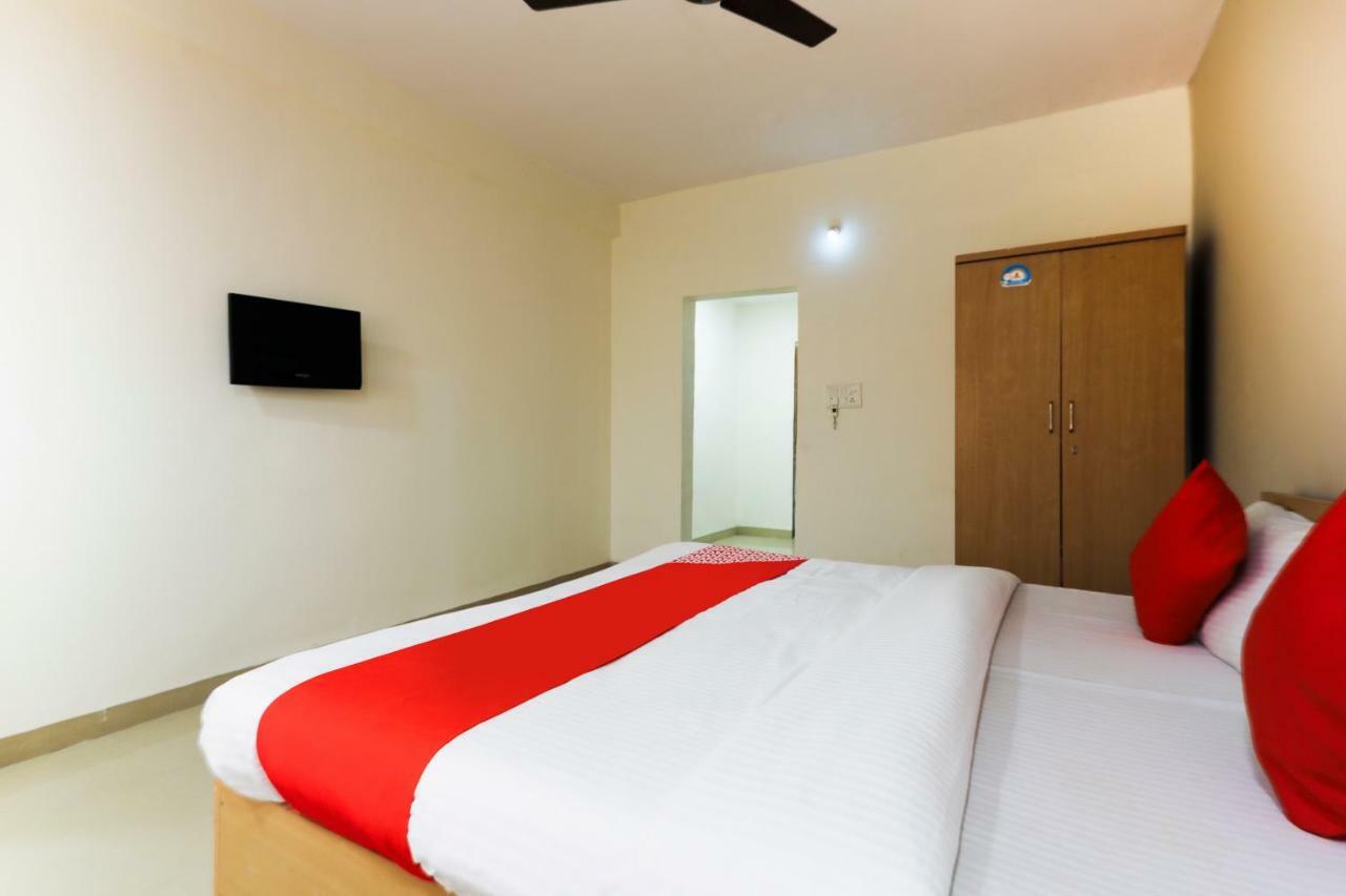 Oyo 43851 Hotel Virasat Māndu Exteriér fotografie