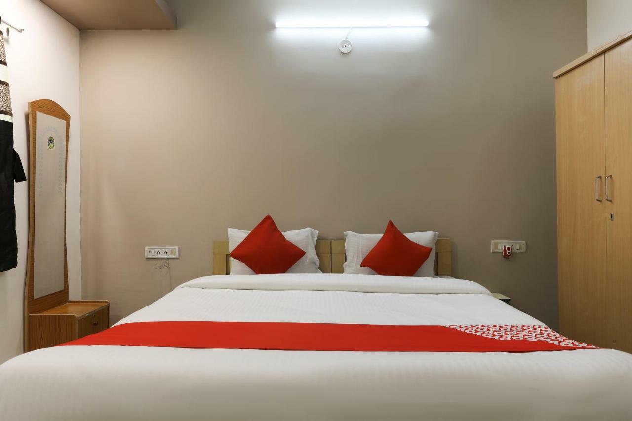 Oyo 43851 Hotel Virasat Māndu Exteriér fotografie