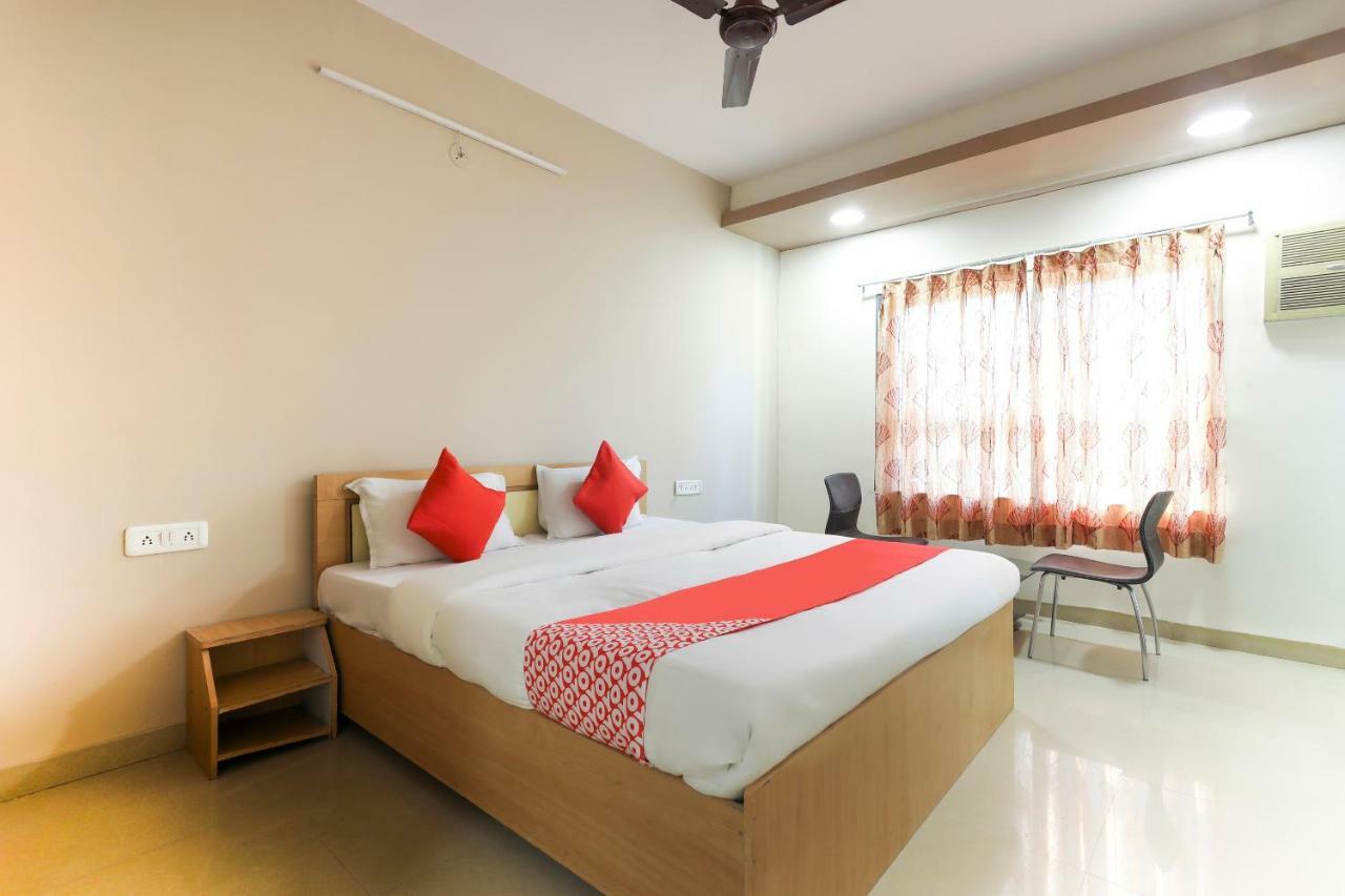 Oyo 43851 Hotel Virasat Māndu Exteriér fotografie