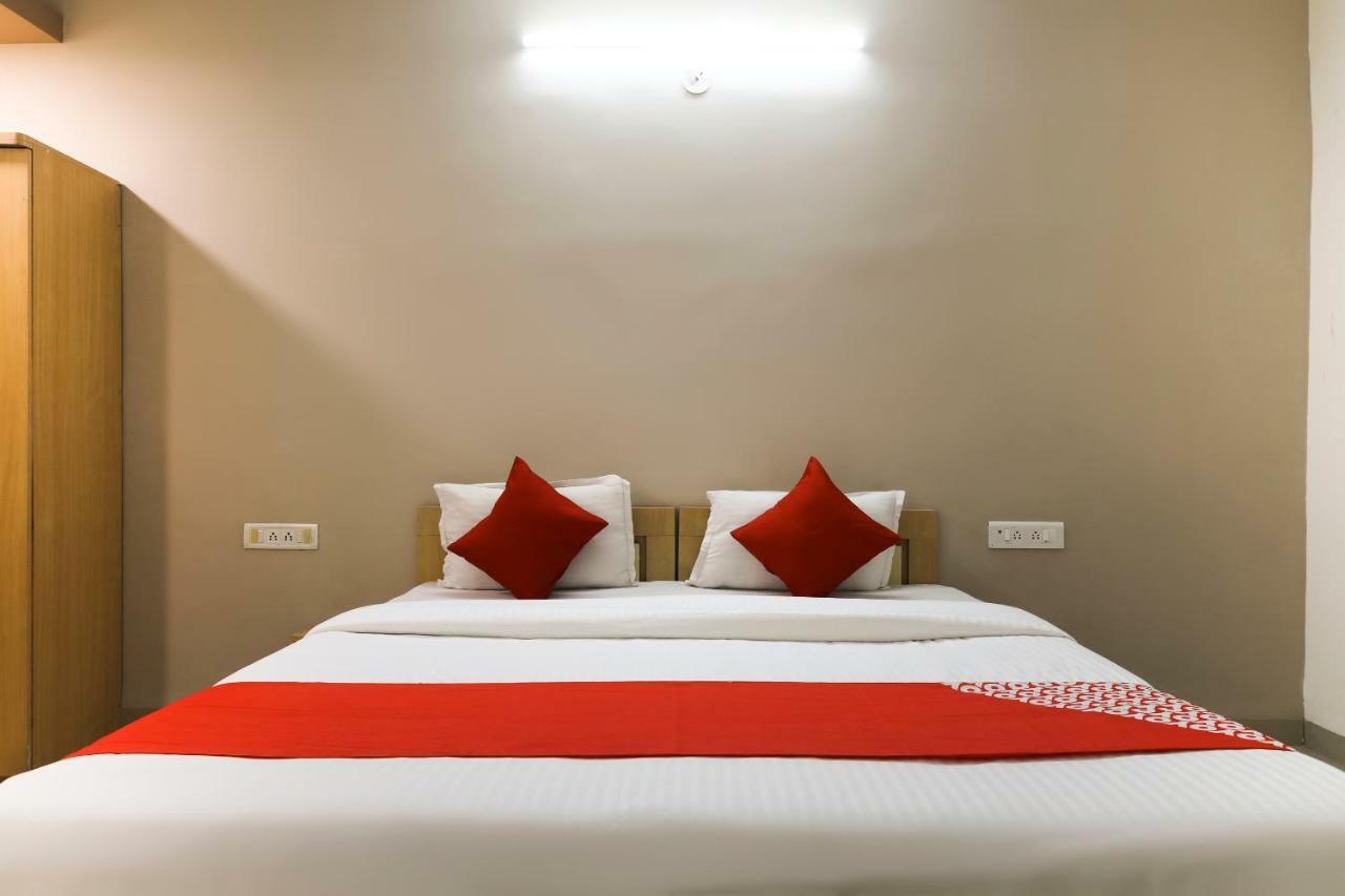 Oyo 43851 Hotel Virasat Māndu Exteriér fotografie