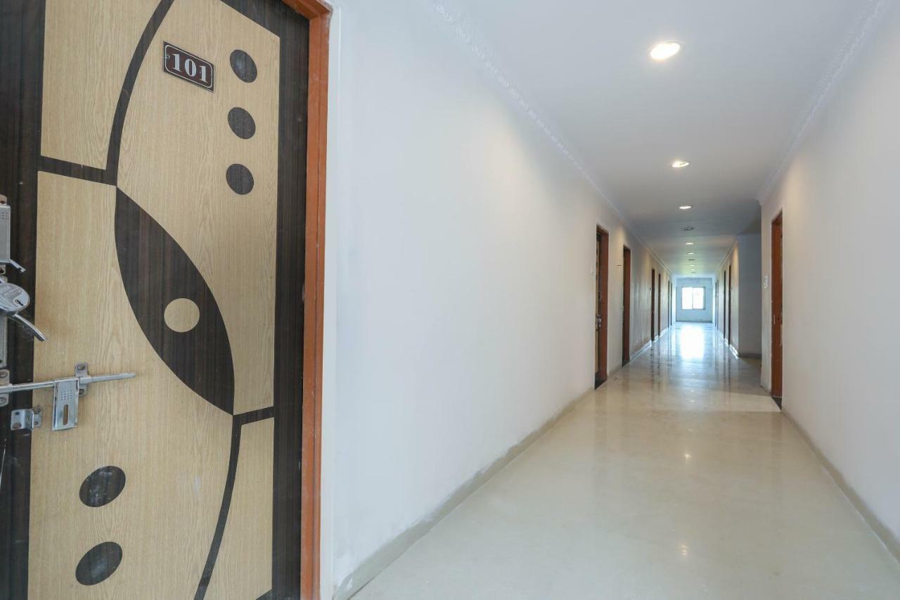 Oyo 43851 Hotel Virasat Māndu Exteriér fotografie