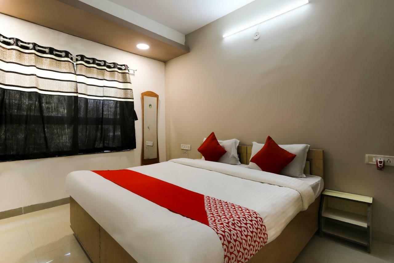 Oyo 43851 Hotel Virasat Māndu Exteriér fotografie