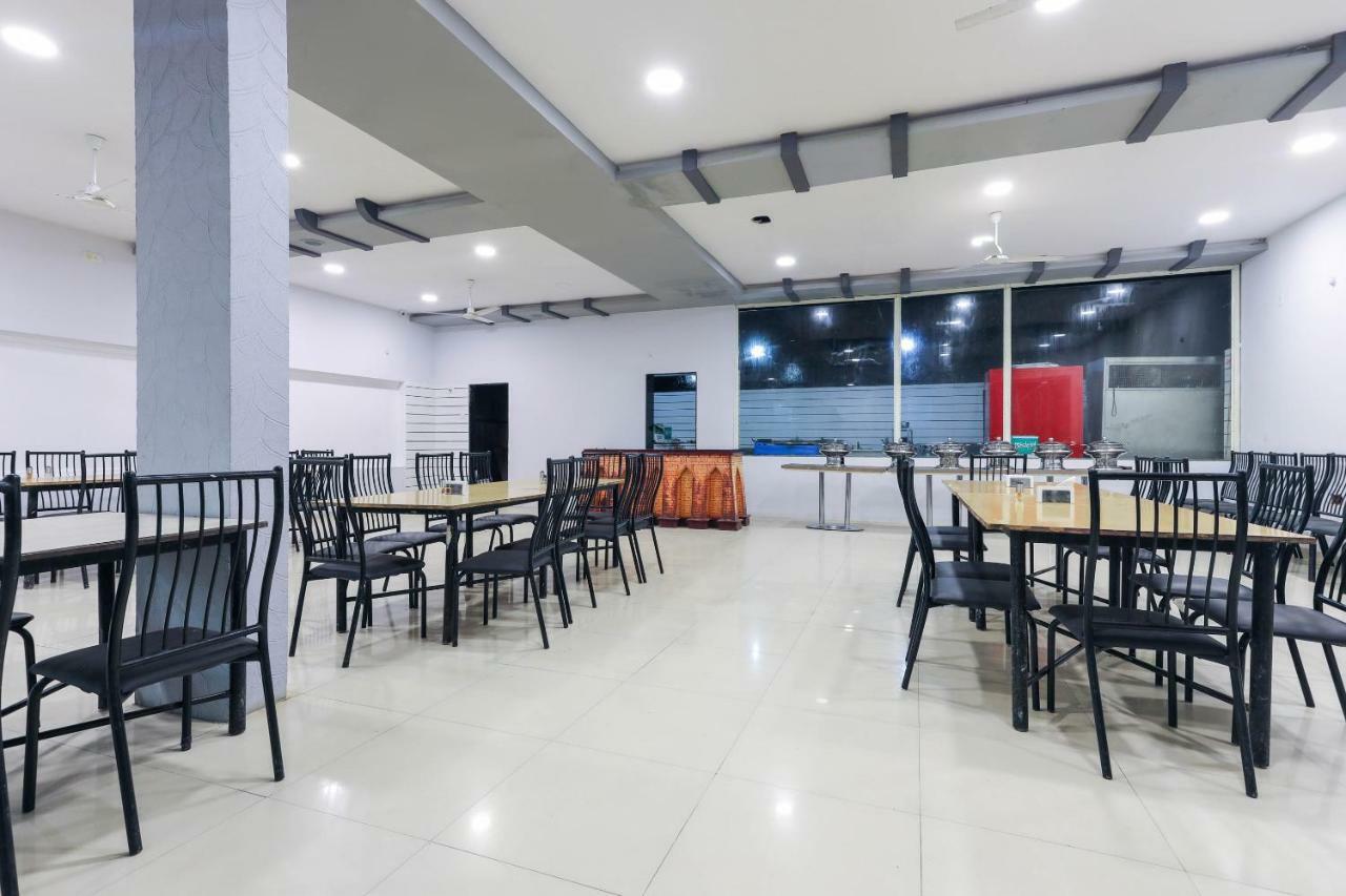 Oyo 43851 Hotel Virasat Māndu Exteriér fotografie