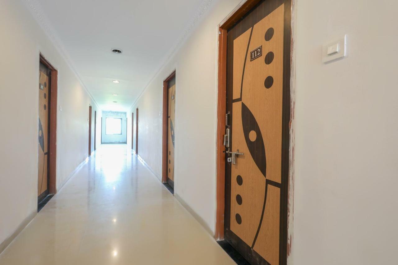 Oyo 43851 Hotel Virasat Māndu Exteriér fotografie