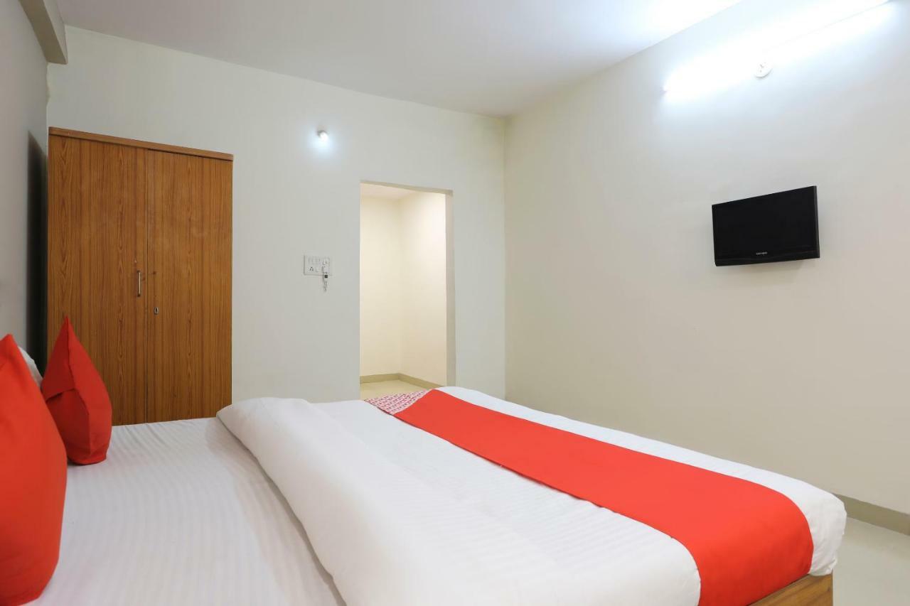 Oyo 43851 Hotel Virasat Māndu Exteriér fotografie